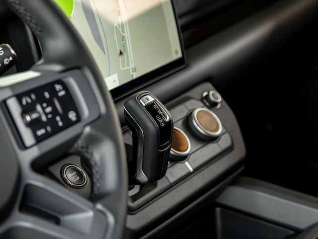 New 2025 Tasman Blue Land Rover S image 19