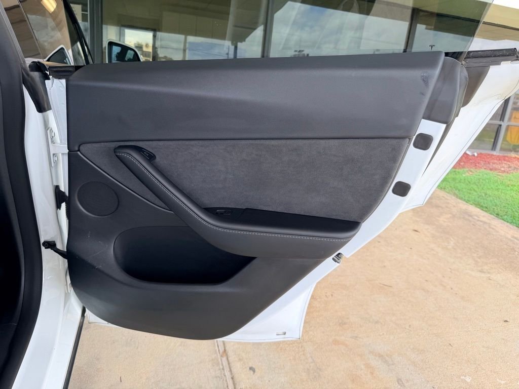 Used 2021  Tesla Long Range image 31