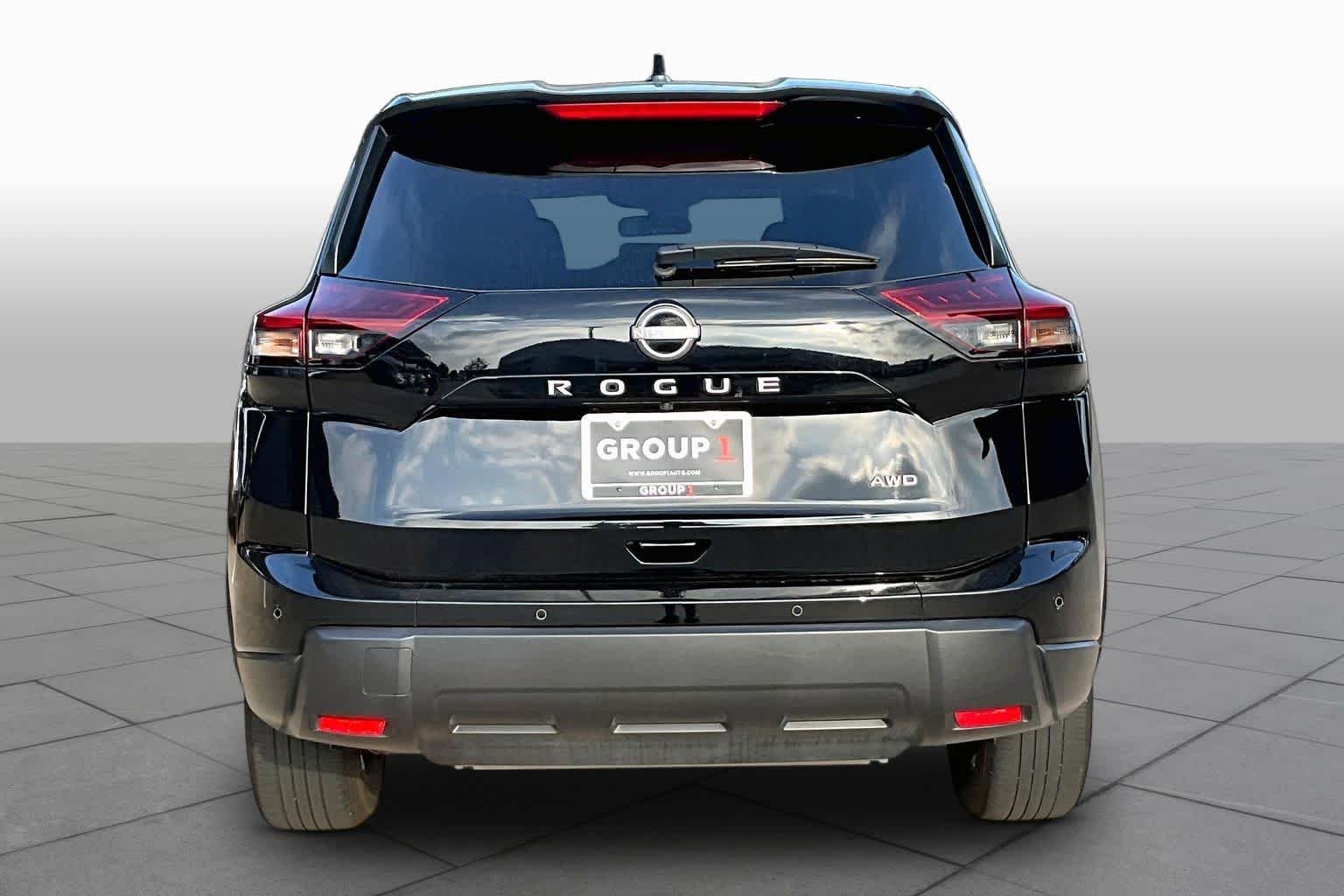 Used 2025 Super Black Nissan SV image 4
