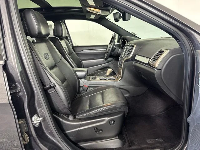Used 2016 Granite Crystal Metallic Clearcoat Jeep Overland image 4