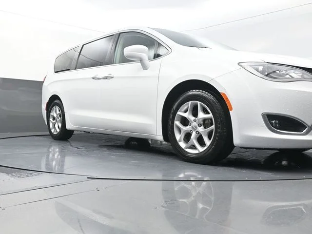 Used 2018 White Chrysler Touring Plus image 29
