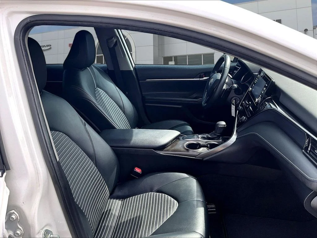 Used 2022 White Toyota SE Nightshade image 30