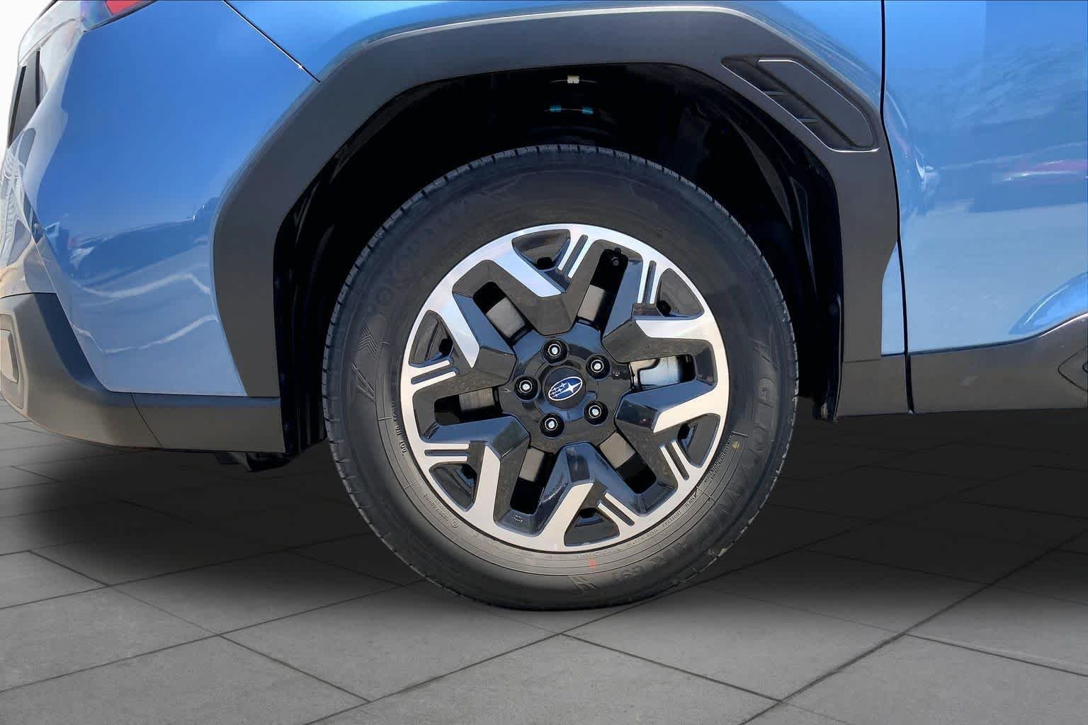 Certified Used 2025 Horizon Blue Pearl Subaru  image 9