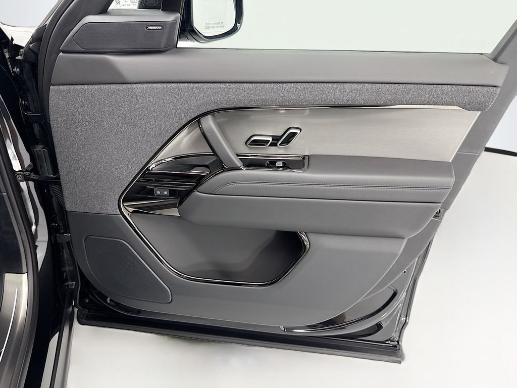 New 2026 Santorini Black Land Rover SE image 25