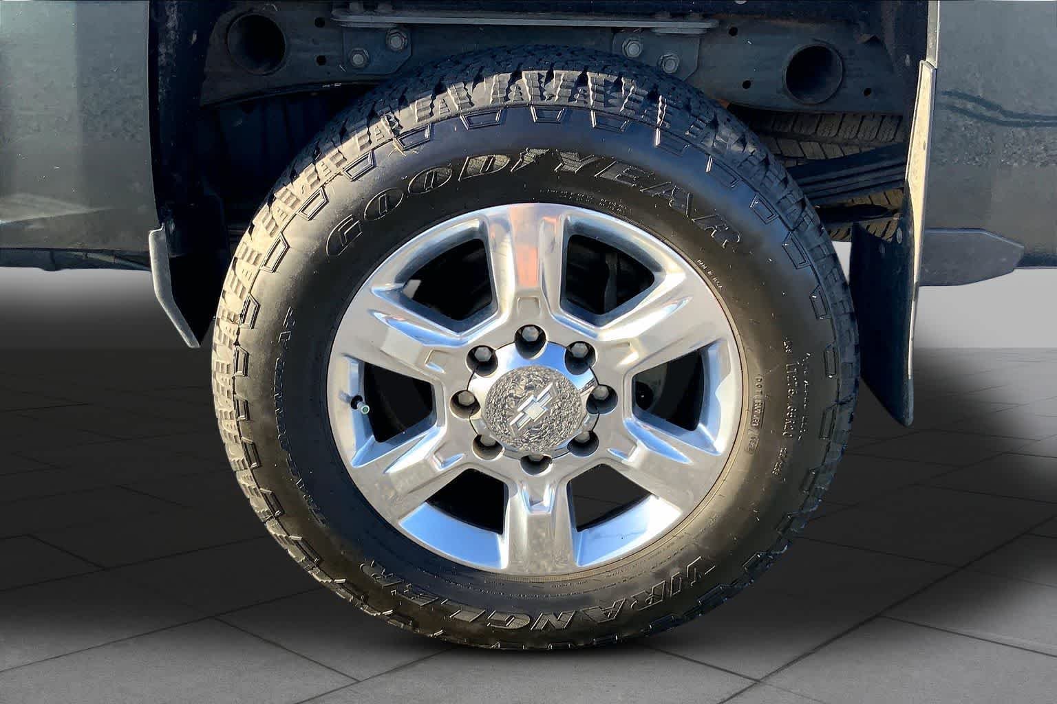 Used 2019 Graphite Metallic Chevrolet LTZ image 10
