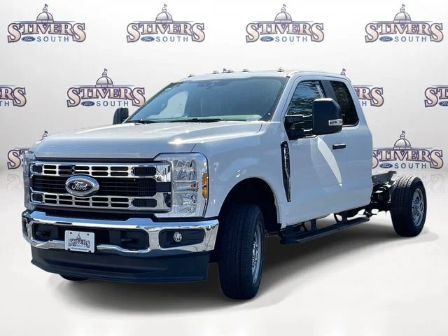 New 2026 Oxford White Ford XL image 5
