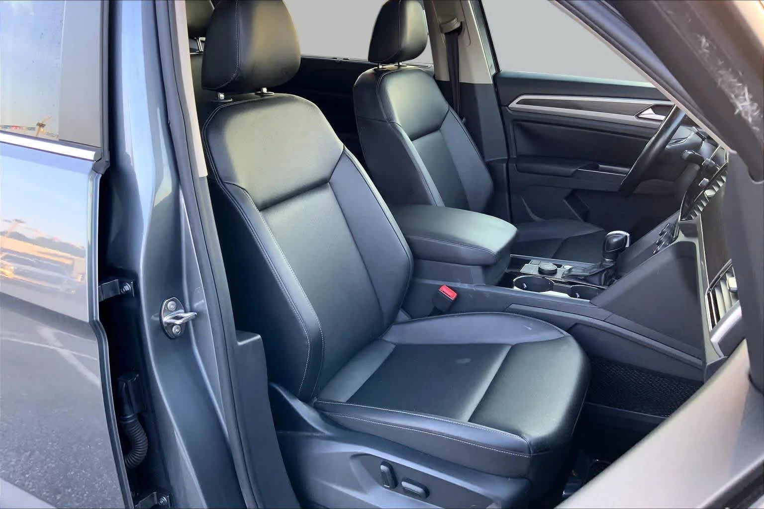 Used 2019 Platinum Gray Metallic Volkswagen 3.6L V6 SEL image 9