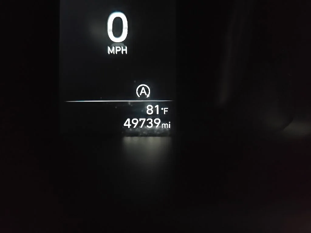 Used 2022 Black Hyundai SE image 22