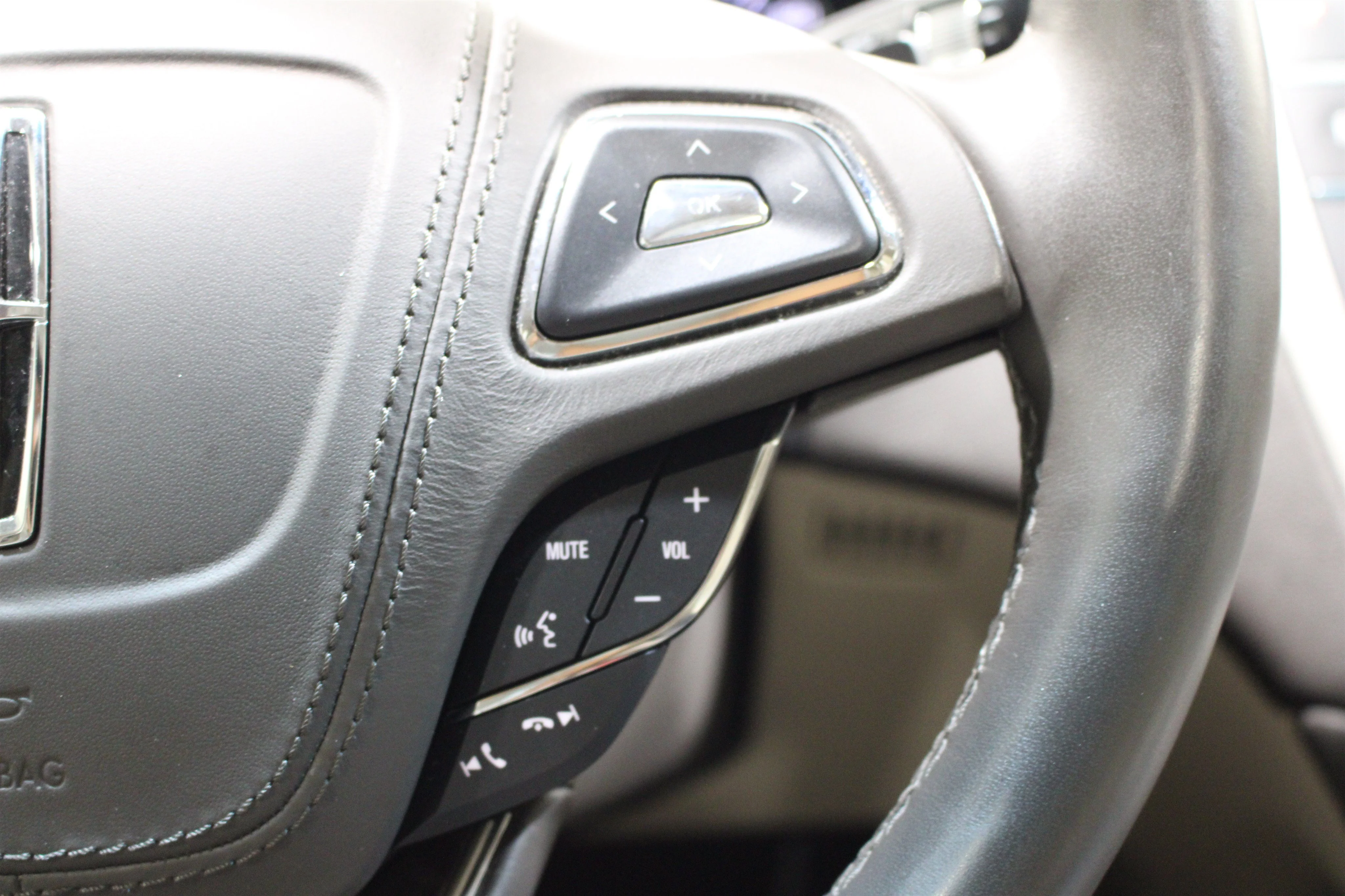 Used 2018 Burgundy Velvet Metallic Tinted Clearcoat Lincoln Select image 13