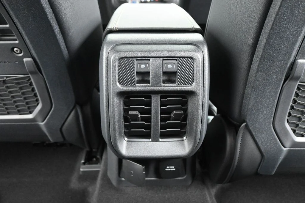 New 2026 Shadow Black Ford Badlands image 22
