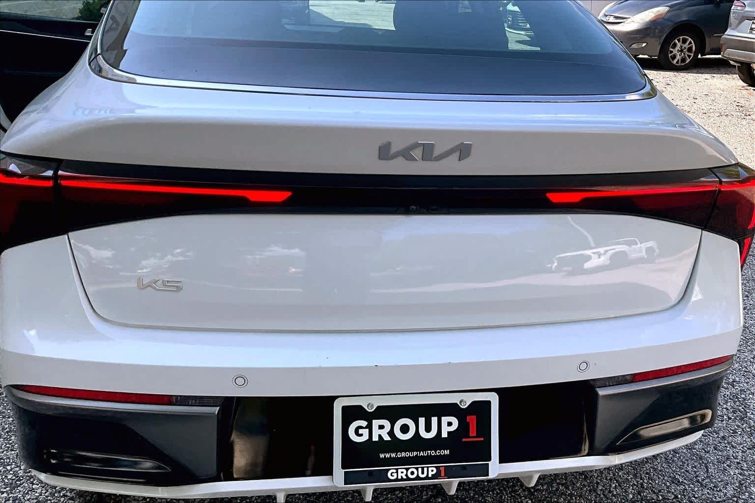 Used 2025 Snow White Pearl Kia LXS image 10