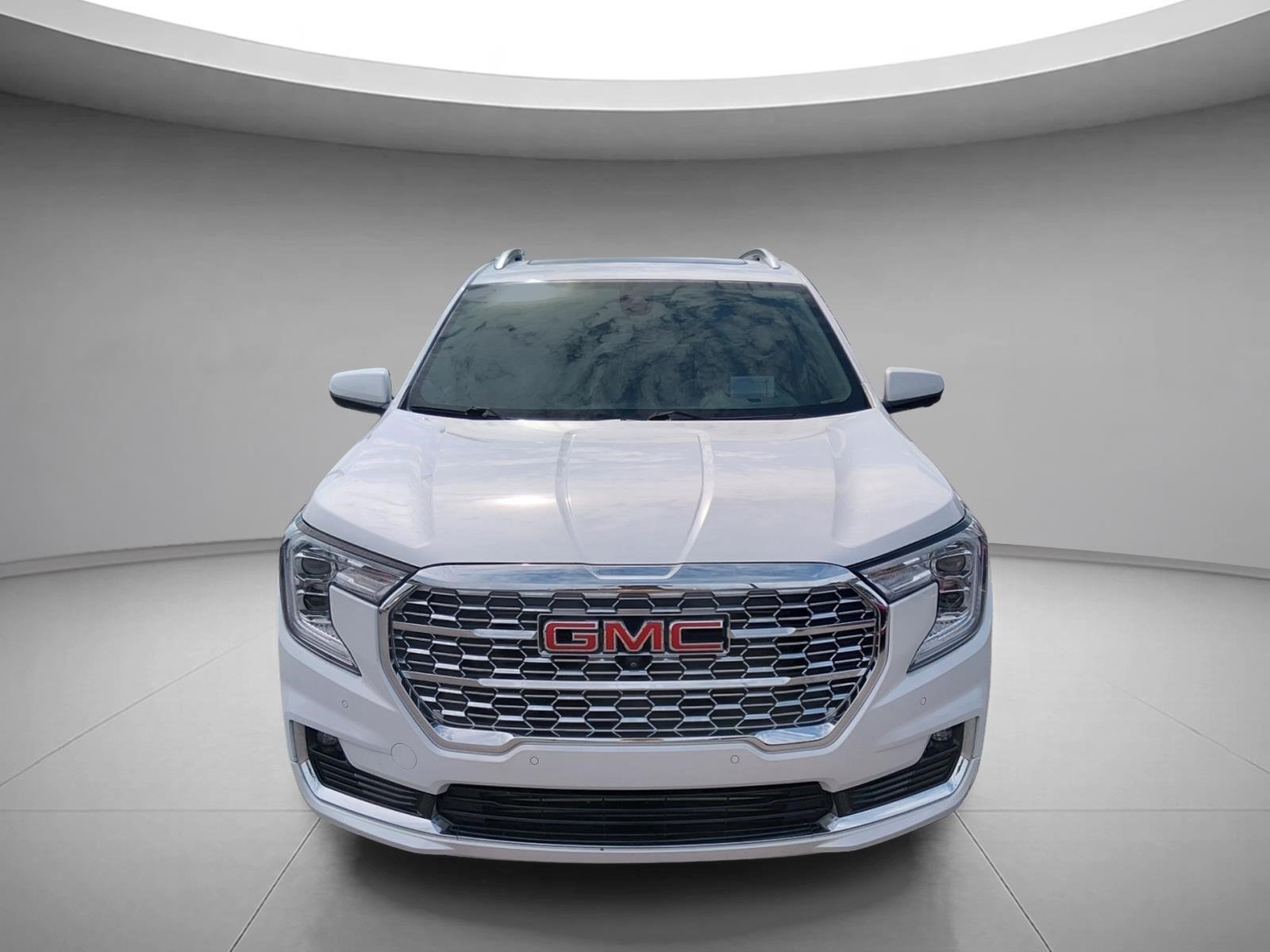 Used 2024 White Frost Tricoat GMC Denali image 8