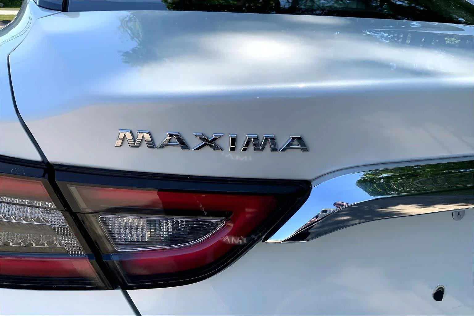 Used 2019 Pearl White Tricoat Nissan Platinum image 30