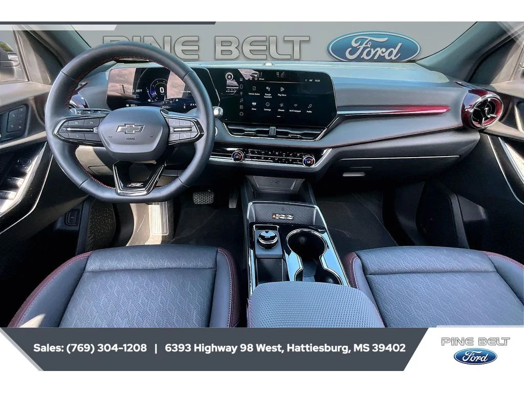 Used 2025 Iridescent Pearl Tricoat Chevrolet FWD RS image 13