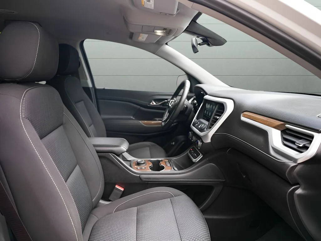 Used 2022 White GMC SLE image 38