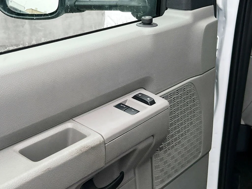 2025 Ford E-Series Cutaway Base - Photo 11