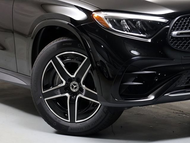 New 2026 Black Mercedes-Benz GLC 300 image 3