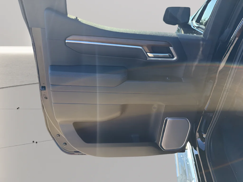 Used 2025 Black Chevrolet High Country image 32