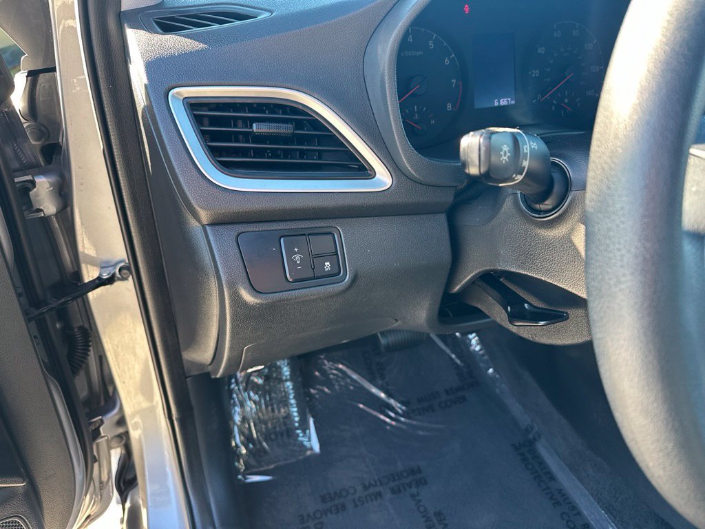 Certified Used 2022 Gray Hyundai SE image 11