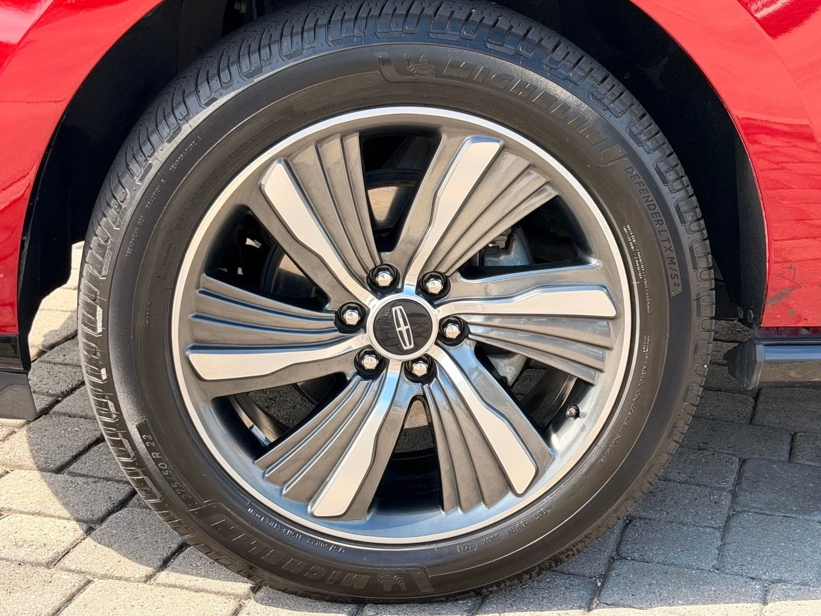 Used 2019 Ruby Red Metallic Lincoln Reserve image 13