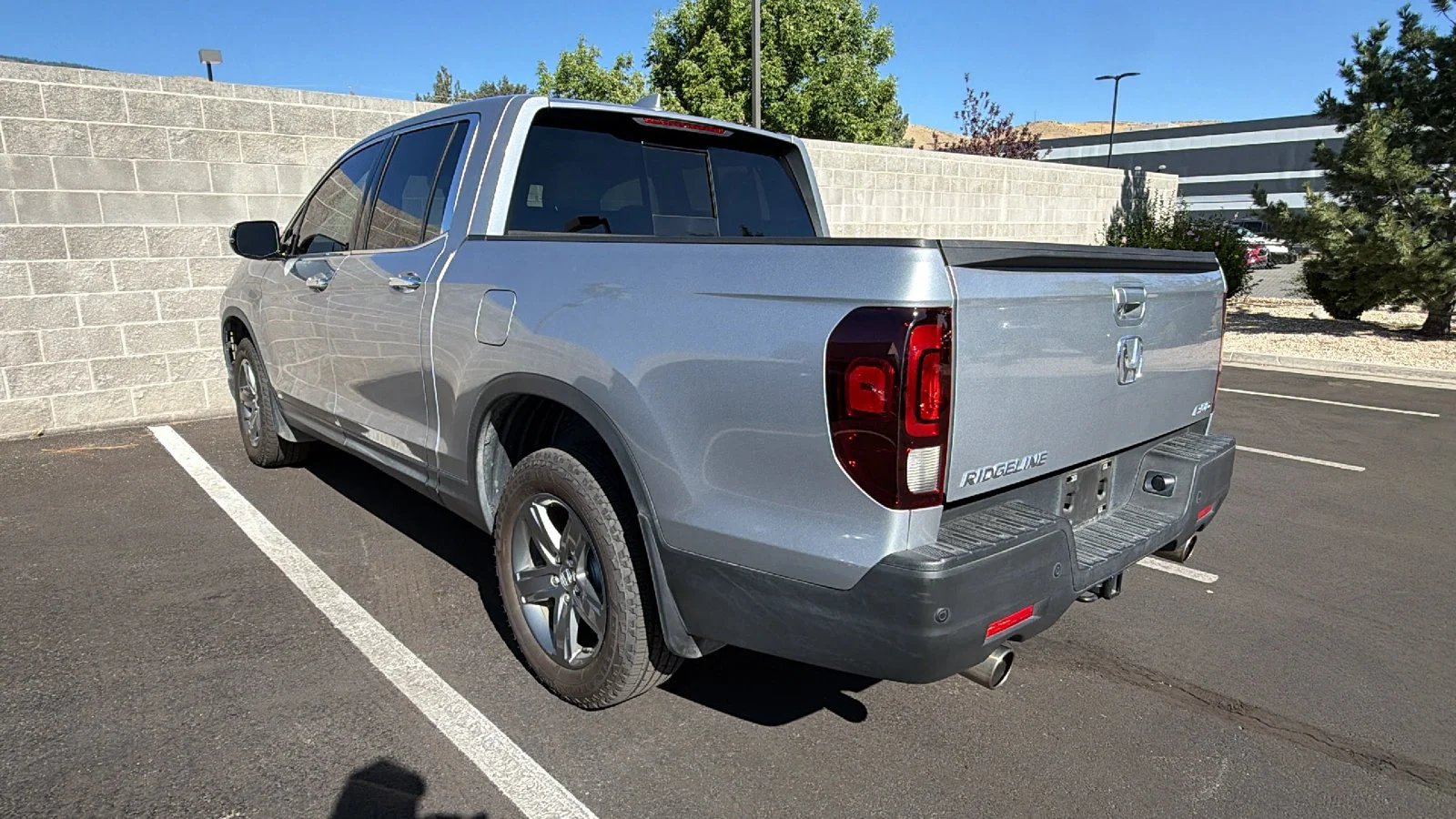 Certified Used 2023 Lunar Silver Metallic Honda AWD RTL-E image 7