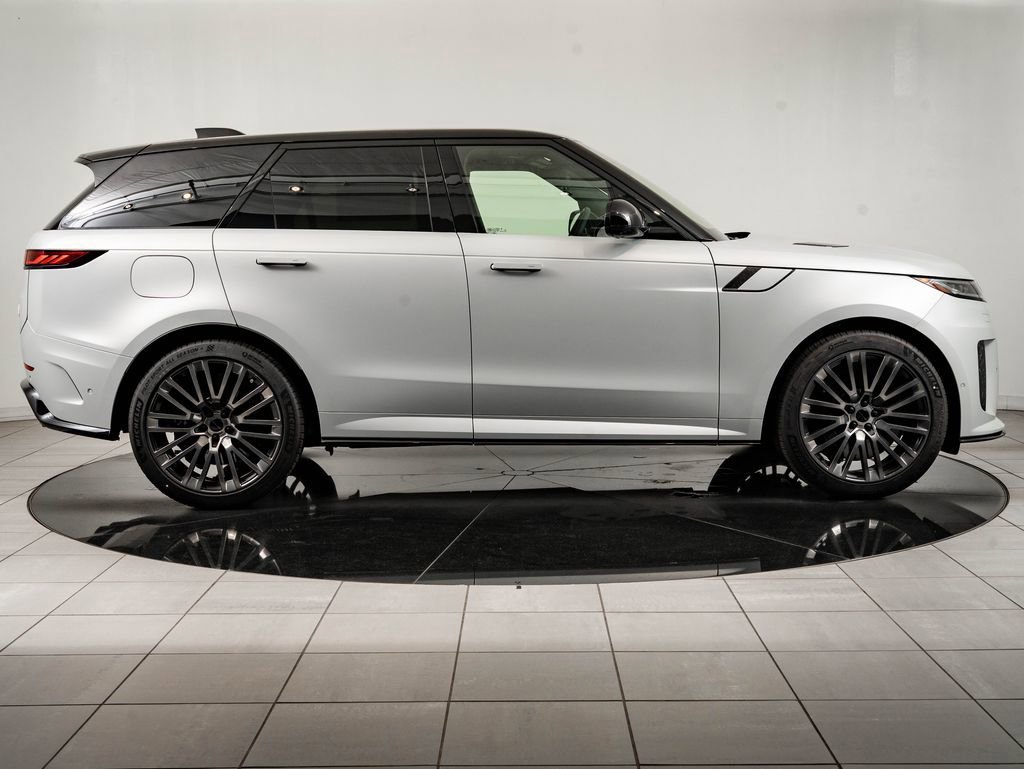 New 2026 Ethereal Frost Satin LAND ROVER  image 11