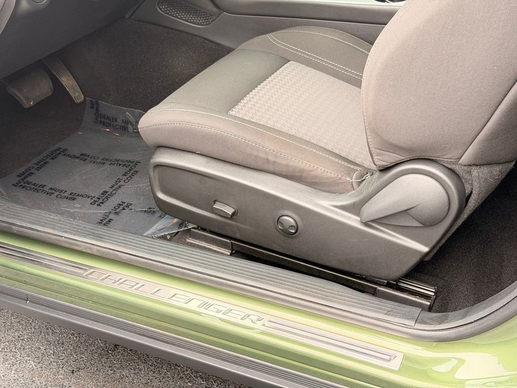 Used 2022 Green Dodge SXT image 21