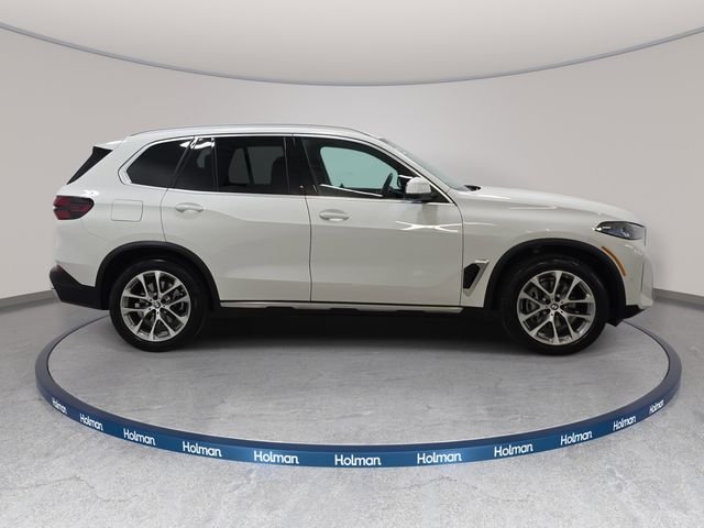 Certified Used 2026 Alpine White BMW xDrive40i image 4
