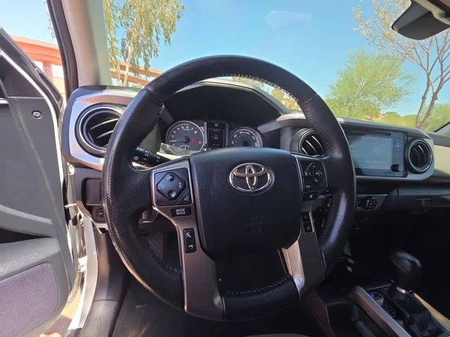 Used 2019 White Toyota SR5 image 9