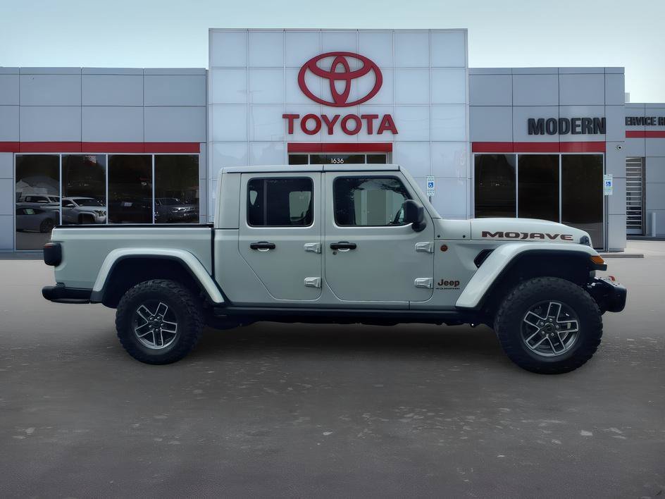 Used 2024 Silver Zynith Clearcoat Jeep Mojave X image 8