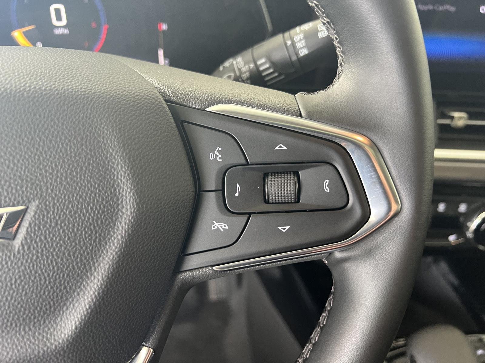Used 2025 Cacti Green Chevrolet ACTIV image 10