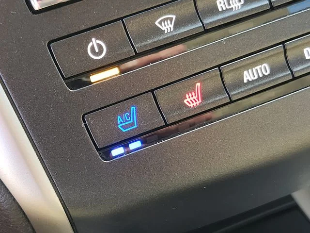 Used 2019 Black Lincoln Reserve image 23