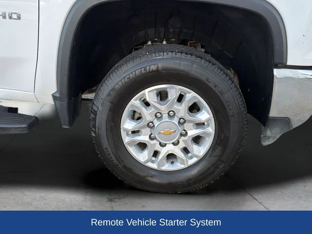 Used 2025 White Chevrolet LT image 30