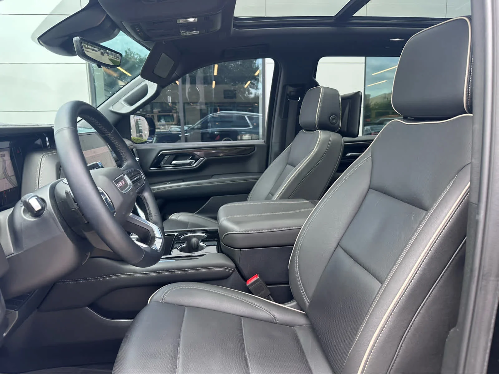 Used 2025 Onyx Black GMC Elevation image 8