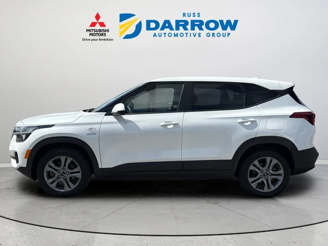 Certified Used 2022 White Kia LX image 2