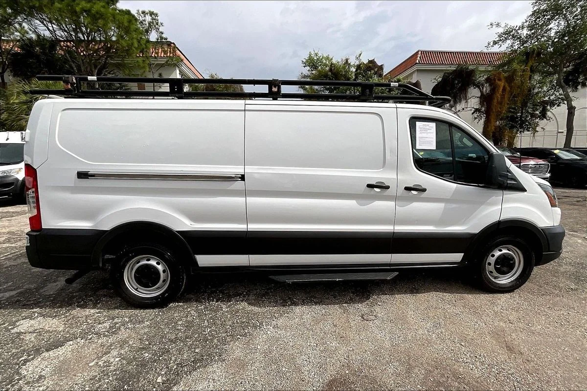 Used 2021  Ford  image 17