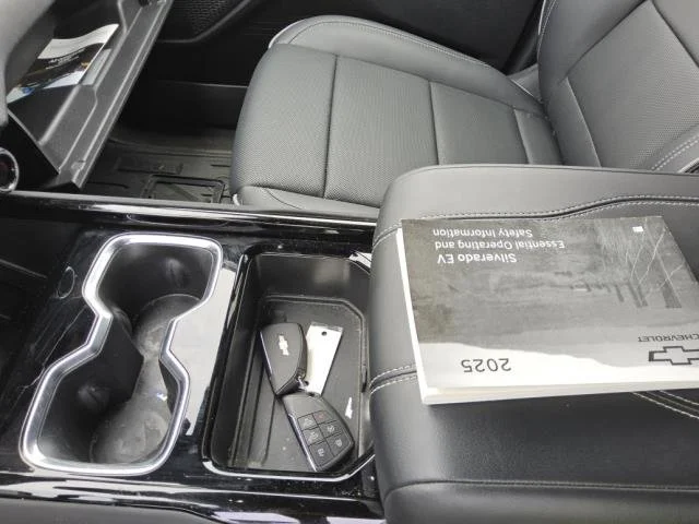 Used 2025 Slate Gray Metallic Chevrolet LT - Extended Range image 12