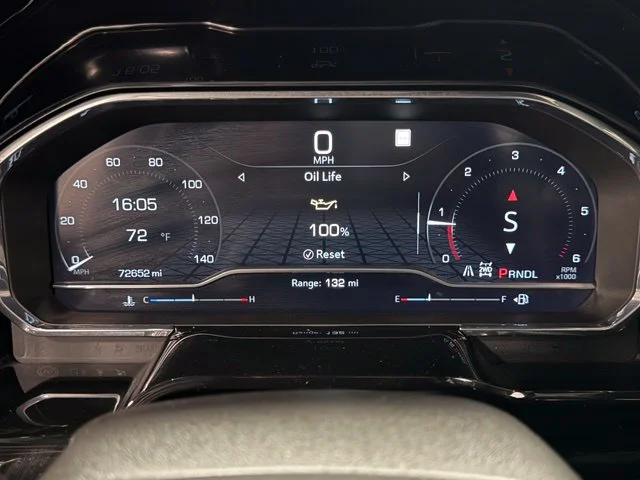 Used 2023 White GMC Elevation image 19