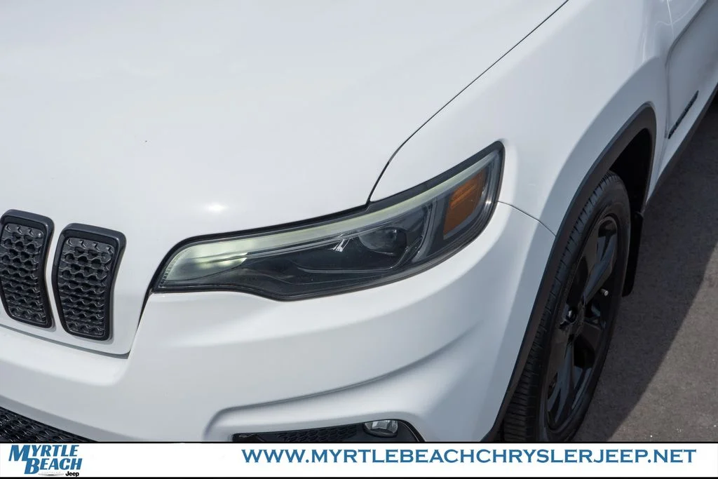 Used 2020 Bright White Clearcoat Jeep Latitude Plus image 10