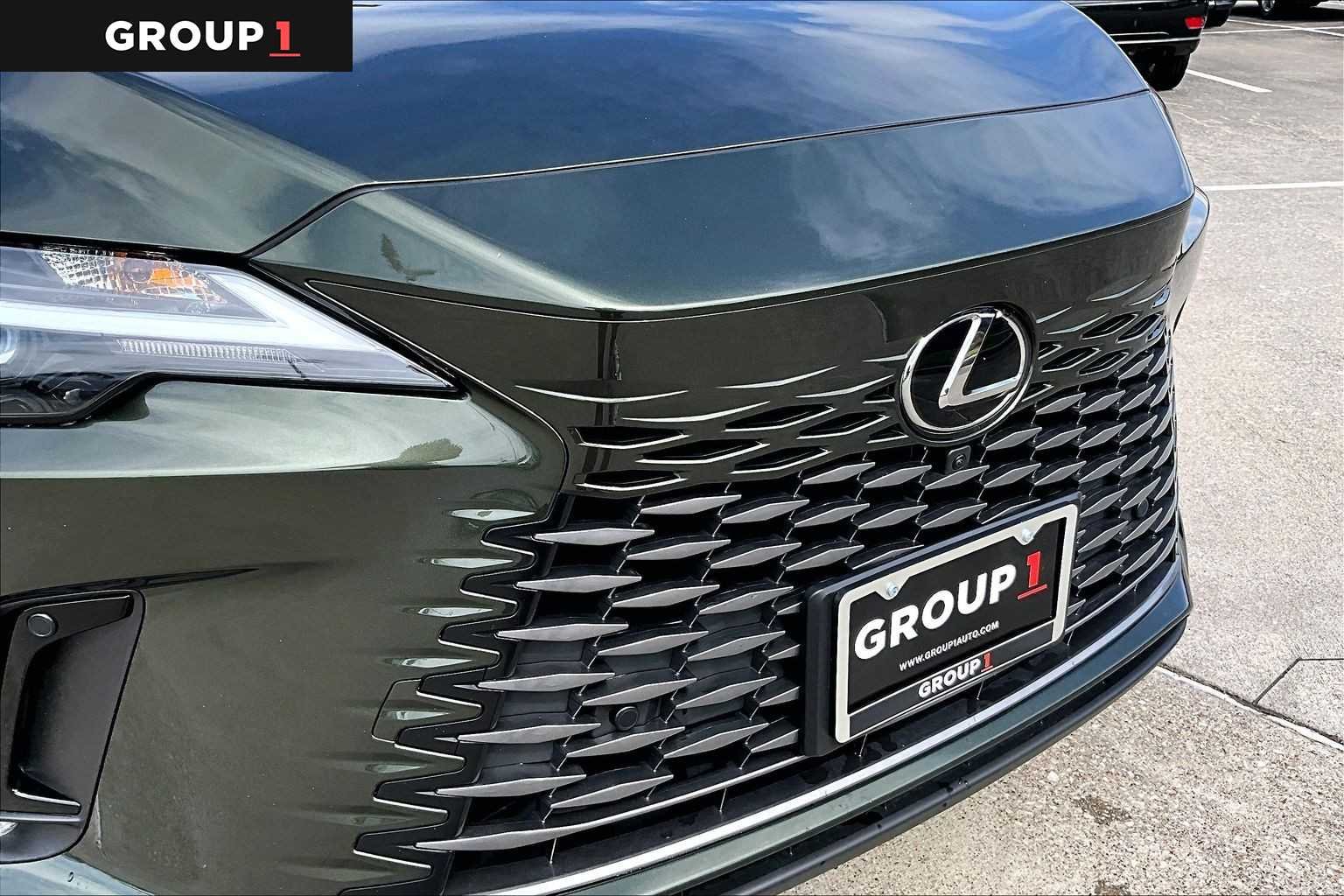 Used 2025 Nori Green Pearl Lexus Premium image 27