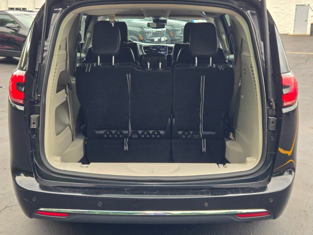 2024 Chrysler Pacifica Touring L - Photo 13
