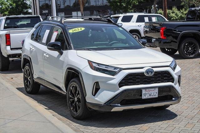 Certified Used 2024 MID BLK/WIND CHILL Toyota  image 3