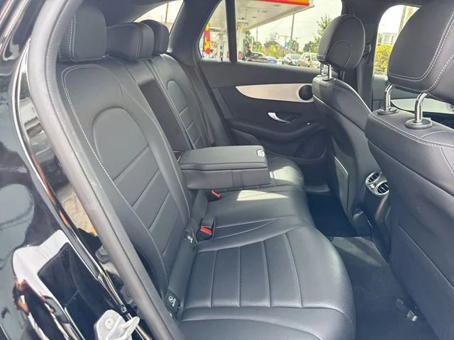 Used 2021  Mercedes-Benz GLC 300 image 18