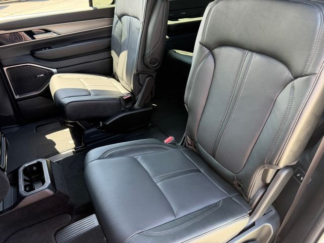 New 2026 Silver-Zynith Exterior Paint Jeep Limited Altitude image 20
