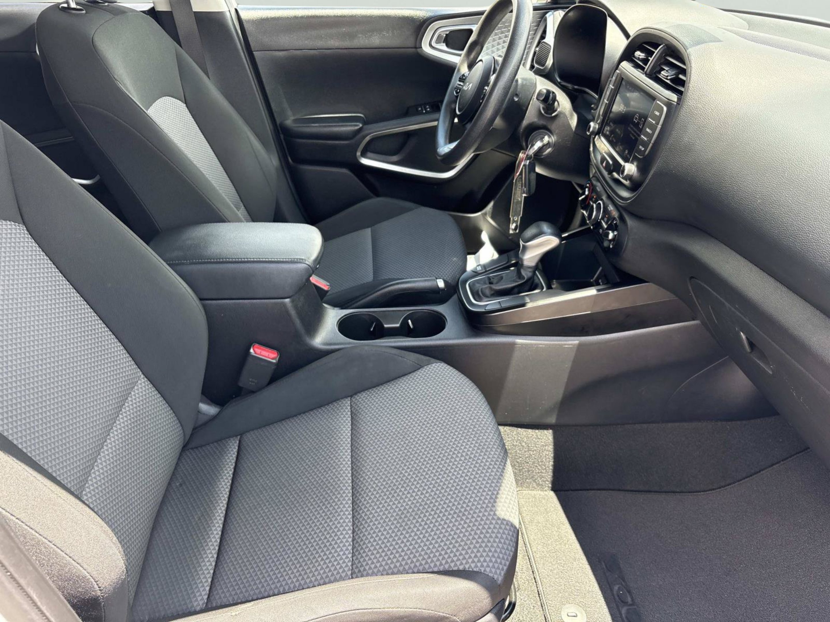 Used 2023 Snow White Pearl Kia LX image 19