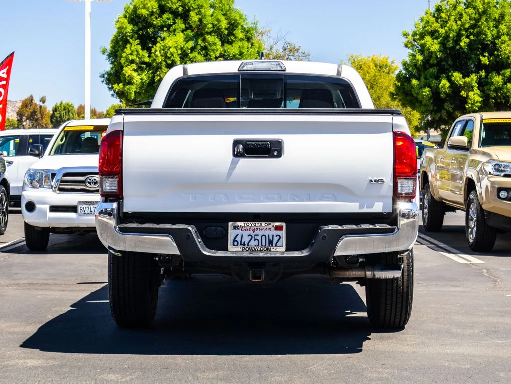 Used 2019 White Toyota SR5 image 9