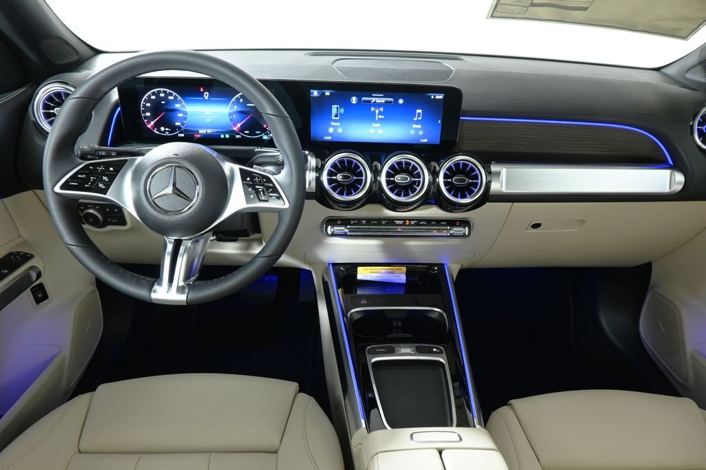 Used 2026 Polar White Mercedes-Benz GLB 250 image 16