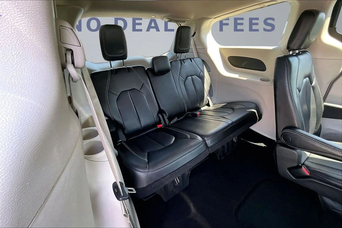 Used 2023 Black Chrysler Touring L image 26