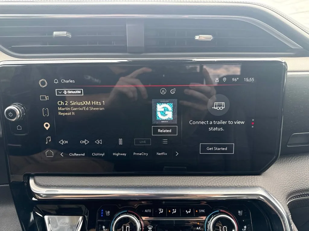 Used 2025 Sterling Metallic GMC Denali image 19