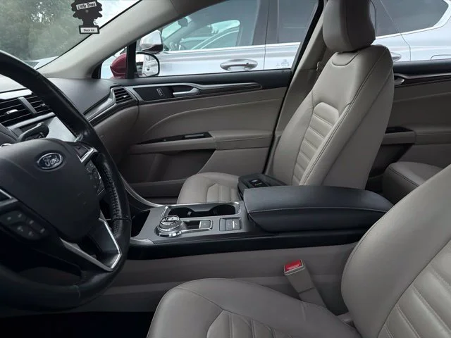 Used 2017 Red Ford SE Luxury image 7